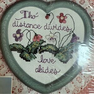 Heart-Shaped Counted Cross-Stitch Kit Wall Art with Floral Design